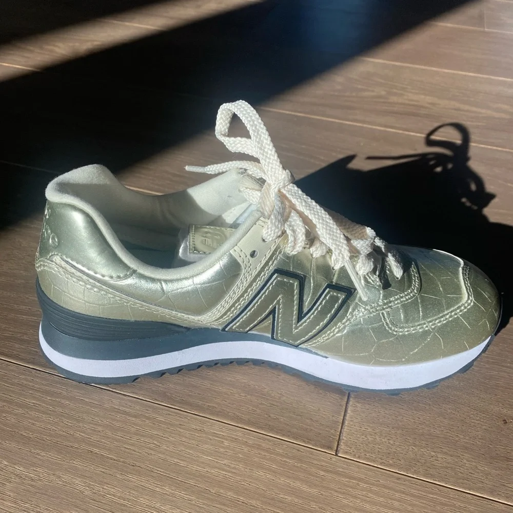 New Balance 574 NWOT, metallic croc embossed, size 6 - Picture 3 of 15